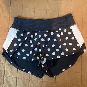 Outdoor Voices 2.5” Hudson Shorts- Polka Dot, Size Small